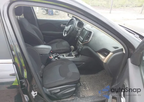 2016 Jeep Cherokee Latitude z USA, uszkodzony, nr VIN 1C4PJMCS9GW105529